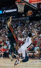 El miami heat se dejó invadir por el espíritu tan especial de una fecha tan señalada y aceptaron sin problema el regalo que le hicieron los new. Jim Eichenhofer On Twitter Trevon Bluiett Had The Most Creative Off Balance And One Basket In A Huge Spot For Pelicans Vs Heat Love This Angle Of The Play To Show How He Needed