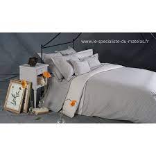 Codes promo, ventes flash, livraison offerte, trouvez le produit de vos rêves à prix réduit ! Housse De Couette Nina Ricci Modele Songe D Une Nuit A Decouvrir Au Le Specialiste Du Matelas