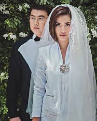 Cara membuat smartphone orang lain jadi ngelag, error hingga restart sendiri dengan chat. Ini 10 Veil Gaun Pengantin Seleb Yang Paling Mencuri Perhatian