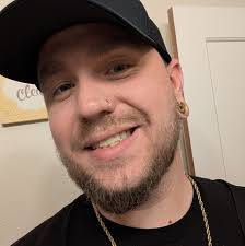 Just dropped our first can delivery to Hy-Vee! 25 fresh cases of Neon  canned 1 hour ago! Go get you some!