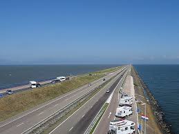 De afsluitdijk beschermt ons al bijna 90 jaar tegen de kracht van het water. Afsluitdijk In Friesland Netherlands Sygic Travel
