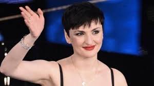 Discuss in the forum, contribute to the encyclopedia, build your own myanime lists, and more. Arisa Is Engaged To Andrea Di Carlo Her Manager First Couple Photo Ruetir