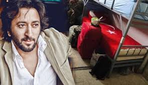 Fettah can, müzikseverlerin yoğun ilgisi üzerine sana affetmek yakışır single çalışmasını 2011 yılında dijital platformda hayranlarının beğenisine sundu. Sarkici Fettah Can Dan Yurek Burkan Sehit Paylasimi Magazin Haberleri