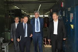 Acesta ar vrea să facă schimbări în mai multe ministere. Mihai Tudose Ministrul Economiei ComerÅ£ului Si Turismului La Electroplast Si Comelf Foto