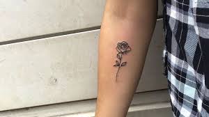 Beste bilder über tattoos mit bedeutung familie. Kleine Tattoos Fur Manner 9 Coole Motiv Ideen Men S Health