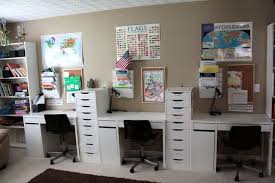 Not only was it inexpensive but the hardwood finish is beautiful to look at. Schauen Sie Sich Diese Grossartige Heimschullosung Von Laine Chambers Mit Ikea Alex Schubladen An Ala Kids Desk Organization Ikea Kids Room Ikea Alex Drawers
