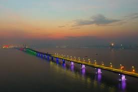 Jembatan sepanjang 55 km, yang terpanjang di dunia, sudah diresmikan di cina. Cina Bangun Jembatan Laut Terpanjang Di Dunia Ini Potret Kemegahannya