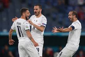 Les joueurs italiens font circuler le ballon très rapidement et jouent vite vers l'avant avec des courses très offensives. En Direct Euro 2020 L Italie Soigne Son Entree Dans Le Tournoi