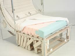 Matratzen sind in zahlreichen abmessungen erhältlich. Das Bett Mit Schrank Ein Raumsparendes Schrankklappbett Belitec