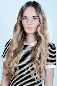 Tagli Capelli Medi Scalati E Sfilati 2019 Illustration Capelli