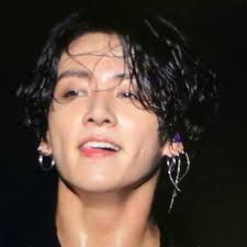 Since the day jungkook started to grow his hair i feel jungkook has started to look more muture, his that small guy look is dying as his hair are growing. Long Hair Sexy And Bangtan Sonyeondan Image 7781228 On Favim Com
