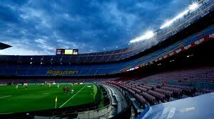 Camp nou (dari bahasa katalan yang artinya adalah lapangan baru) adalah stadion sepak bola di barcelona, spanyol. Fc Barcelona Deshalb Droht Dem Klub Die Pleite Zdfheute