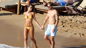 The scottish actor, who is best known for playing ally in the 2013 musical film sunshine on leith. Promis Am Strand Sie Sind Dann Mal Weg Stern De