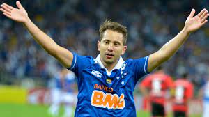 Éverton augusto de barros ribeiro, mais conhecido como éverton ribeiro, foi apresentado no dia 18 de janeiro na toca da raposa i. Everton Ribeiro Vence Premio Da Cbf De Craque Do Torneio Veja