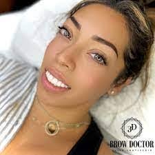 Maggie Lanza's Instagram, Twitter & Facebook