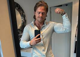 Discover all andré hazes's music connections, watch videos, listen to music, discuss and download. Dit Is Het Vermogen Van Zanger En Presentator Andre Hazes Jr Gewoonvoorhem