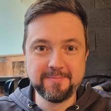 Если не переживаете никакого расставания сейчас, то однозначно советую.  Практически всегда путешествую одна, удобно, комфортно, все успеваю  посмотреть, насладиться всем и получить удовольствие. Можете начать с  малого даже, сходить на концерт или