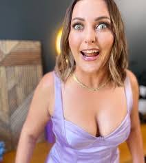 Rochelle Rasmussen's Instagram, Twitter & Facebook