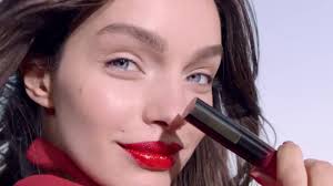 L'Oréal Brillant Signature // a film by Luca Finotti