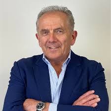 Stuart Pennington's Instagram, Twitter & Facebook