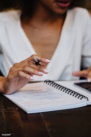 Download Premium Image Of Woman Writing Down On Her Notebook 1200491 Ideias De Fotos Para Instagram Ideias Para Ensaio Fotografico Ideias De Fotos