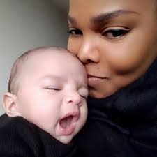 Janet Jackson parle du professeur qui l'a frappée, de la maternité et de sa  tournée de célébration