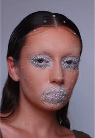 2e version✨ c’était tellement long à poser chaque strass  #makeup#makeuptutorial#makeuplooks#makeupideas#makeupinspiration