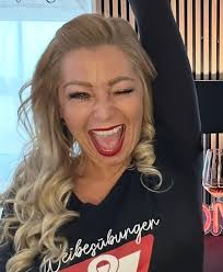 ✨ Wann wirst du endlich erwachsen? ✨ Ganz ehrlich: Hoffentlich niemals!  🚫💃 Ich habe null Lust, mich in die Schablonen der Gesellschaft pressen zu  lassen