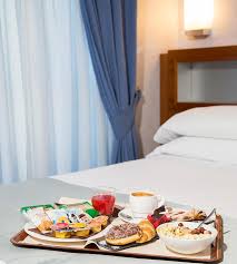 Our restaurant offers local cuisine and the meeting rooms accommodating up to 150 guests. Hotel In Neapel Bw Hotel Plaza Neapel