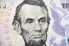 Abraham Lincoln Portret Op Het Biljet Van 5 Dollar , Tegen Een Achtergrond  Van Vijf Amerikaanse Dollars , Selectieve Focus Redactionele Stock  Afbeelding