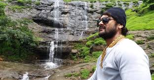 Yadav home décor importers deals in imported wallpapers and home décor items. Khesari Lal Yadav Hd Wallpapers Photos Images Photo Gallery Bhojpuri Gallery