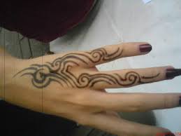 26 lukisan bunga di tangan gambar kitan sumber. Gambar Tato Batik Di Tangan Simple