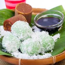 Deskripsi makanan tradisional klepon yaiku panganan sing misuwur ing tanah jawa, kang digawã© saka glepung beras ketan landiisi gula jawa. 15 Jajanan Pasar Yang Bikin Anda Tidak Bisa Move On
