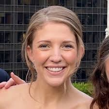 Amanda Lasky's Instagram, Twitter & Facebook