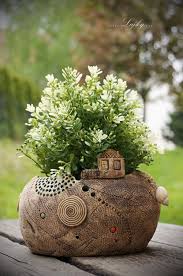 Dum Na Pobrezi Zbozi Prodejce Lajky Fler Cz Garden Pottery Design Succulents Pottery Houses