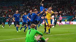 Vor 70 000 zuschauern entwickelte sich. Italien Gewinnt Finale Der Fussball Em Elfmeterschiessen Gegen England