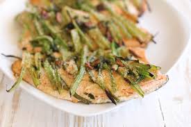 La trota salmonata si presta benissimo a essere gratinata (credo anche il salmone, ma ancora non l'ho provato con questa ricetta), ed è una ricetta che può essere preparata con calma, lasciata in frigo per qualche ora e messa al forno 20/30 minuti prima di andare a tavola. Trota Salmonata Con Gambi Di Bietola Gratinati