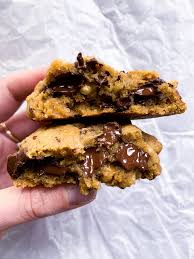 Cookies Aux Pepites De Chocolat Et Noix Facon Levain Bakery Clemfoodie Recette Cookies Pepite Chocolat Cookies Recette Recette Entremet