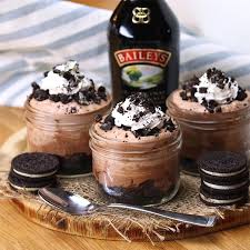 These Baileys Chocolate Cheesecake Trifles Are The Perfect Pick Me Up Gateaux Et Desserts Recette Dessert Et Delicieux Desserts