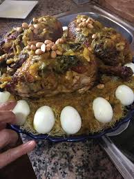 Fideos Con Pollo Asado Y Huevos Hervidos Cuisine Marocaine Cuisine Arabe Cuisine