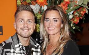 Dat vertelt de zanger aan shownieuws. Andre Hazes En Monique Uit Elkaar