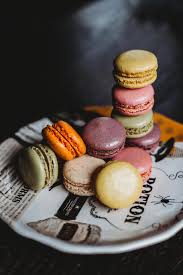 Emmanuel macron giflé par un homme lors de son déplacement dans la drôme. Specially Selected Assorted Macrons Aldi