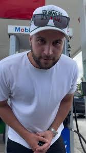 Vicki Elting's Instagram, Twitter & Facebook