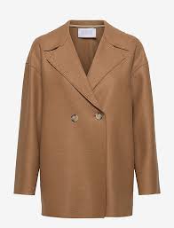 Harris wharf london's coat is cut in a slightly loose cocoon shape and finished with signature raw edges. Harris Wharf London Jackets Coats Large Selection Of The Newest Styles Boozt Com