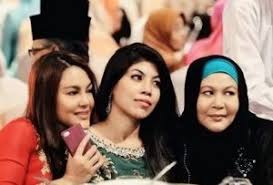 Sharifah shahora merupakan seorang aktres dan pelawak yang popular di malaysia. Rupanya 8 Adik Beradik Selebriti Ini Popular Tapi Mungkin Ramai Tak Tahu Mereka Adik Beradik Berita Steady