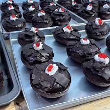 wulan_keanu - Donat black forest.... rasanya nyoklat... | Facebook