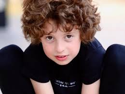 Quién es Max Alexander, el niño prodigio de la costura