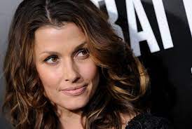 It's up to a marine staff sergeant and his new platoon to draw a line in the sand as they take on an enemy unlike any they've ever encountered before. Bridget Moynahan Battle Los Angeles Cast Members Zimbio