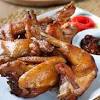 Ayam bacem sangat berbeda rasanya dengan goreng atau bakar. 1