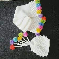 Renkli Ponponlarla Suslenmis Fistikli Hos Bir Model Renkli Ponponlu Atki Bere Takimi 2 3 Yas Alintidir Malzemeler Baby Knitting Patterns Orgu Krose Sapka
